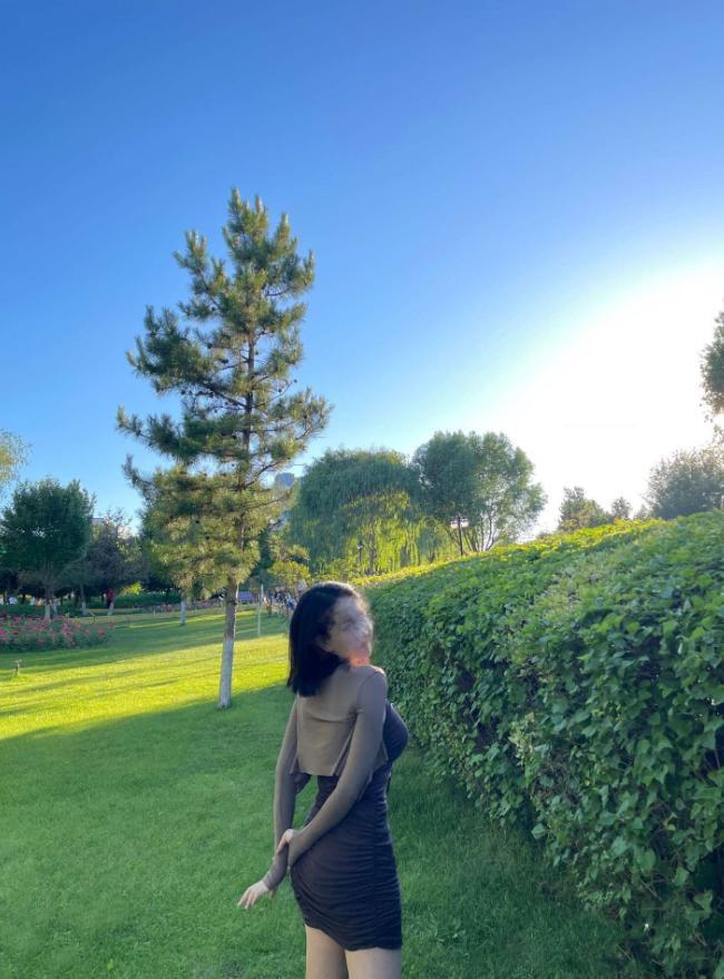 龙华区性感大胸小姐姐 第2张