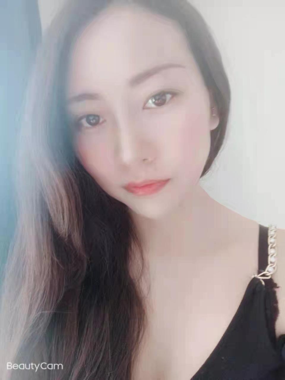 验证一个颜值在线，有点高知温柔女的感觉 第1张