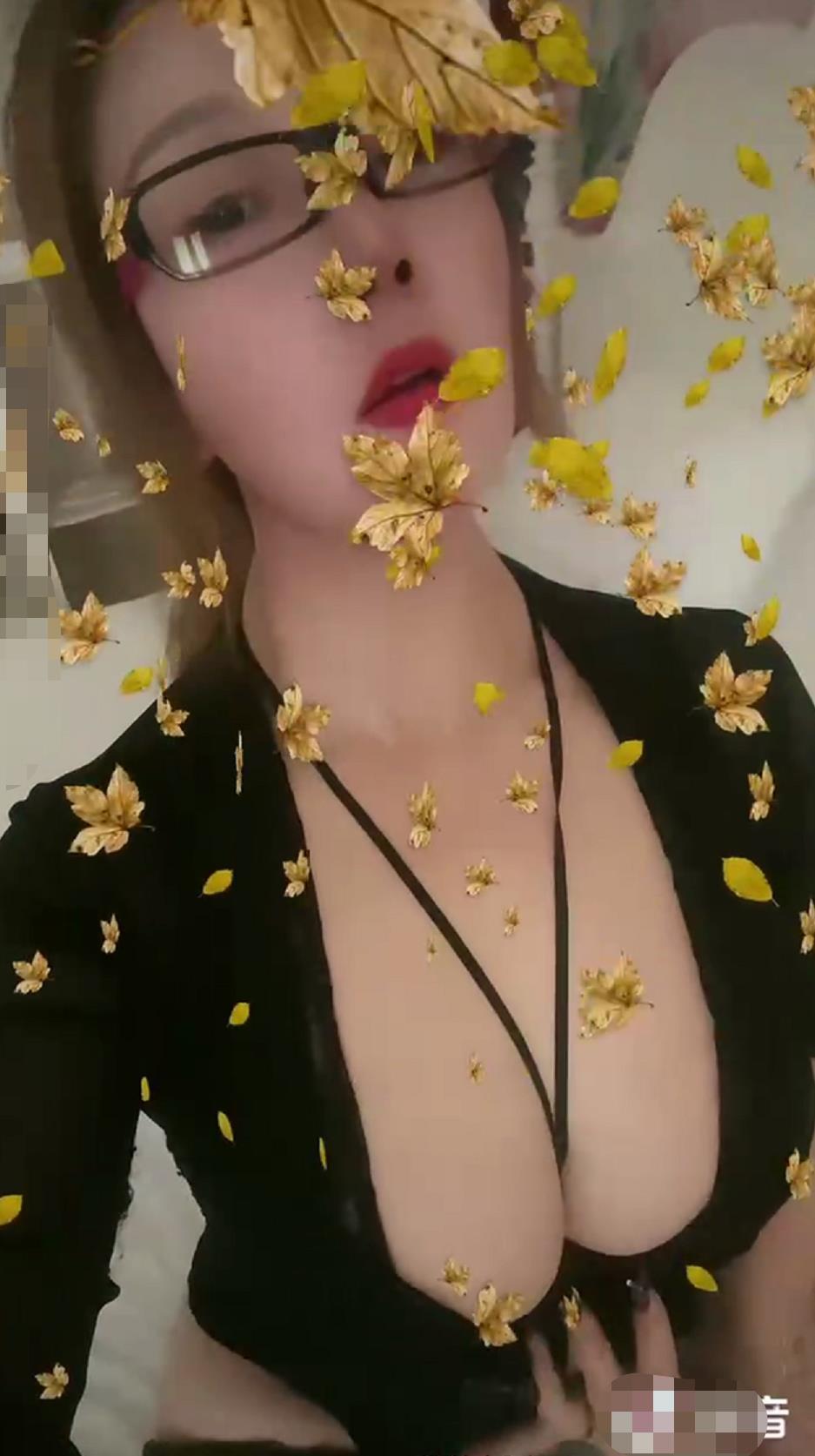 韵味十足的千爱，喜欢她穿黑丝的感觉 第1张