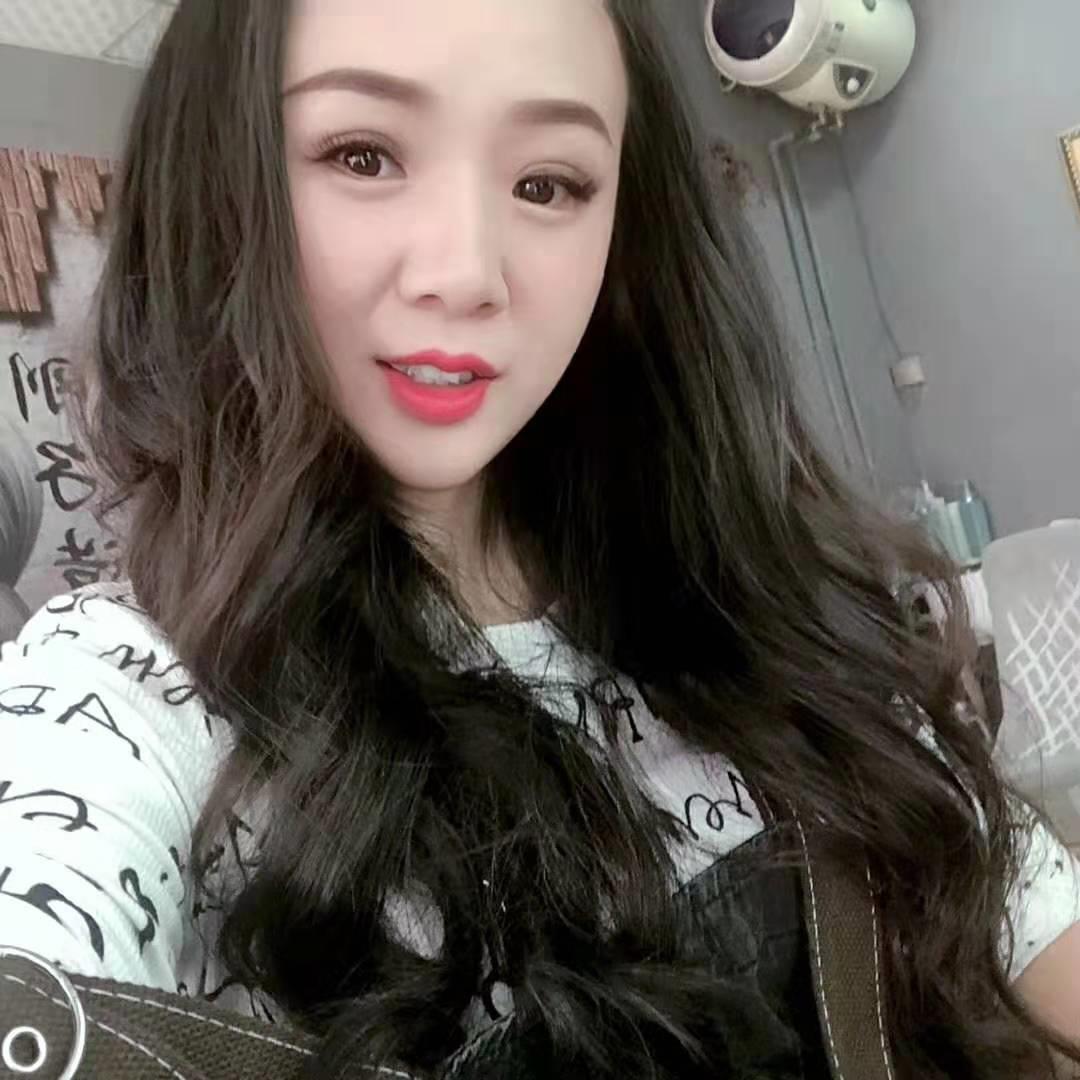 新出道的一个年轻妹子颜值可以速去尝鲜 第1张
