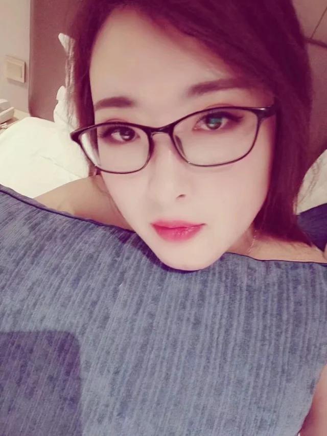 分享一个漂亮的热情妹子 第2张