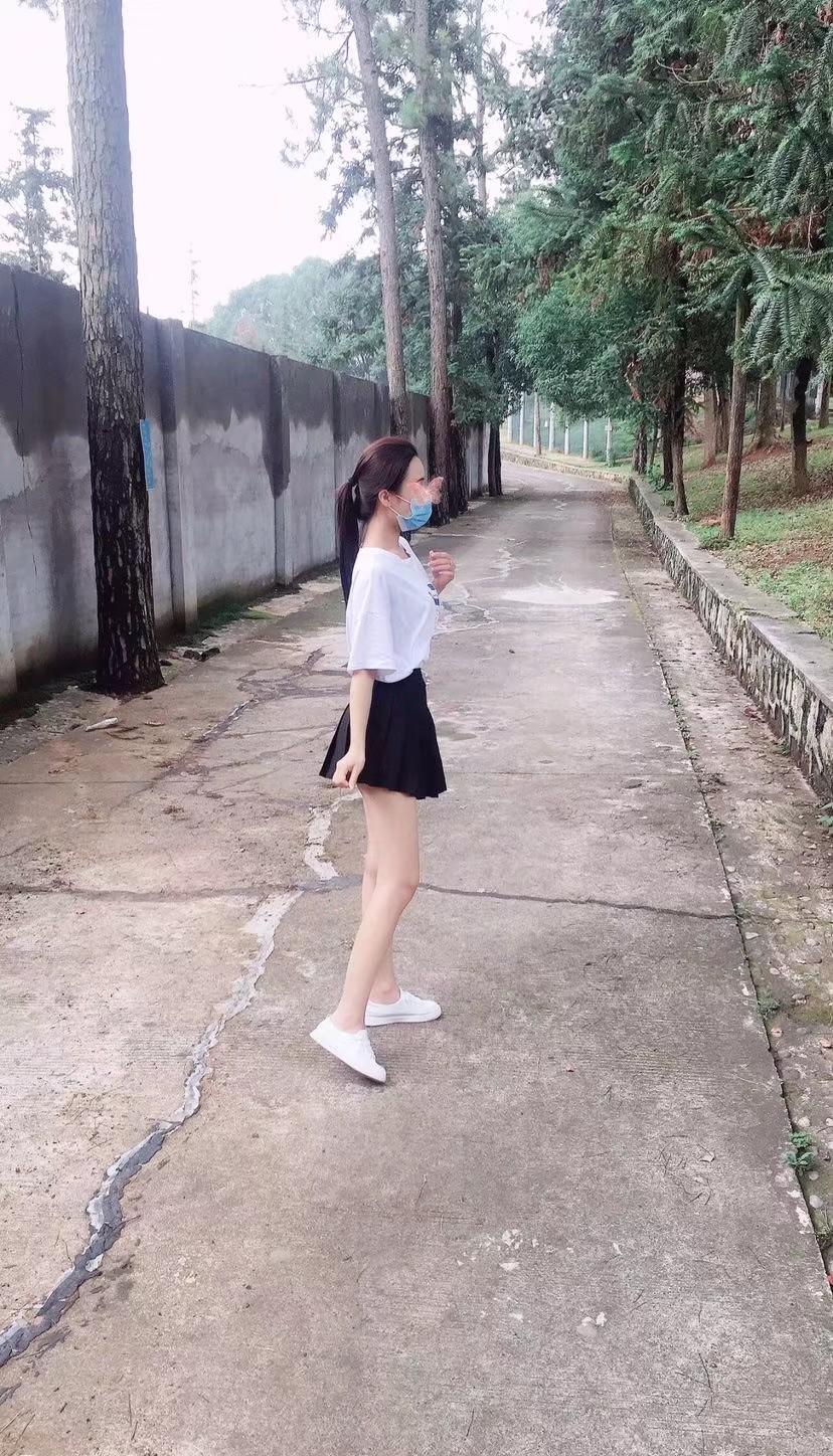 跟风约会小薇娅,肤白肉嫩会撒娇 第1张