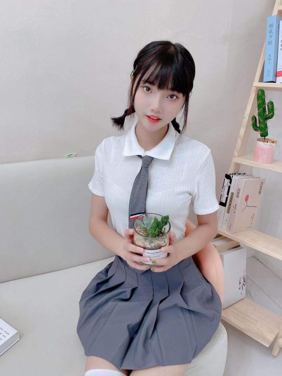 学生妹刚下水冰冰 第1张