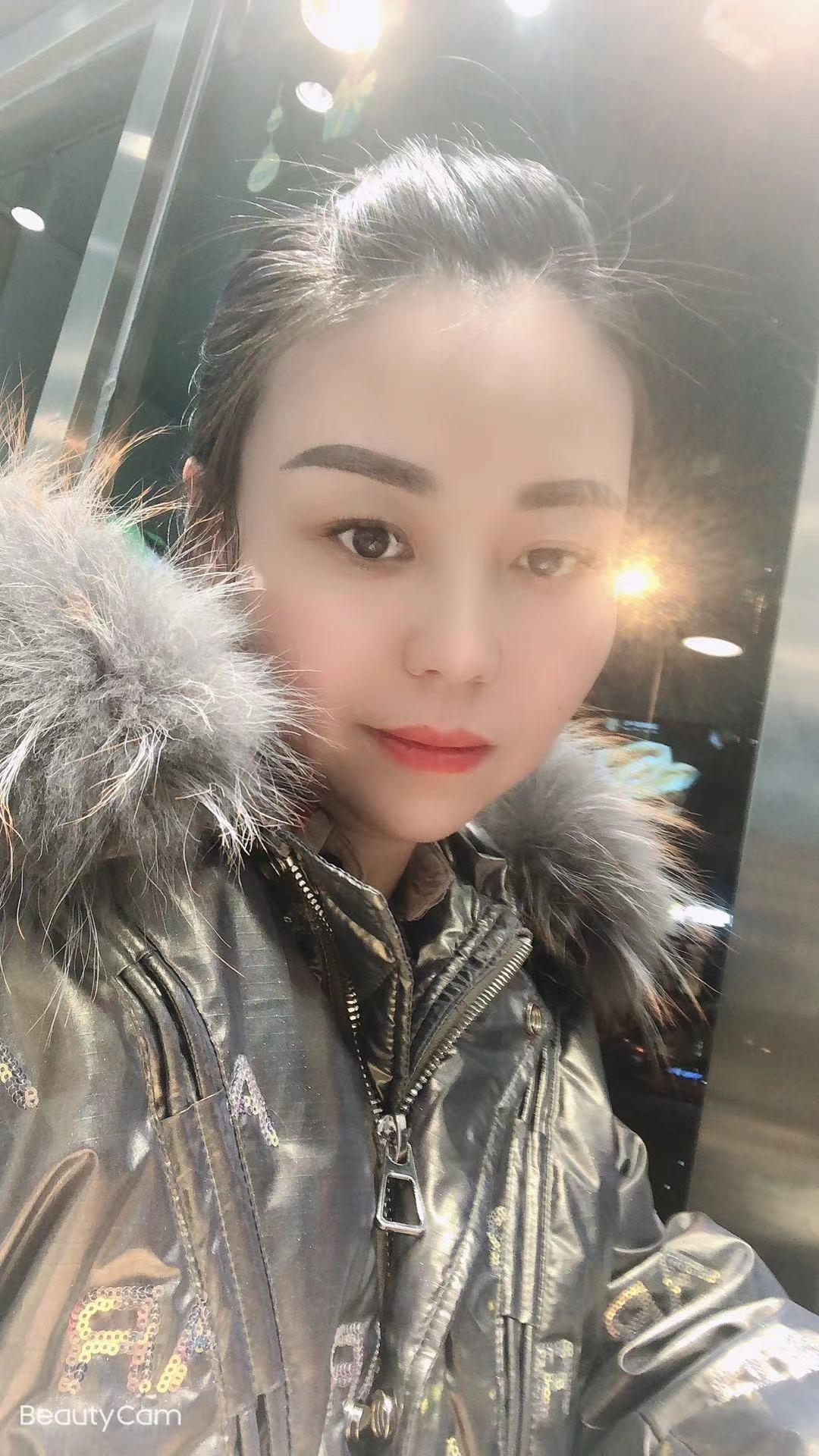 皮肤很白的熟女 第1张