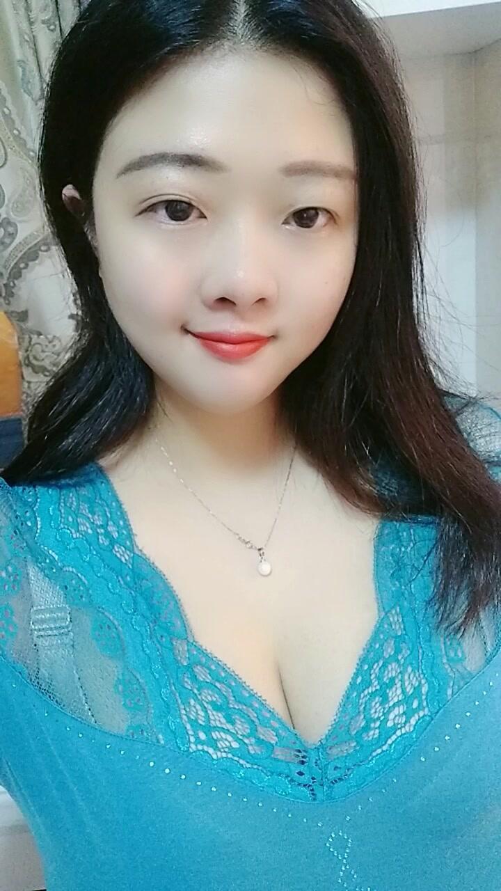 杭州来的肉嘟嘟护士，周日兼职 第1张