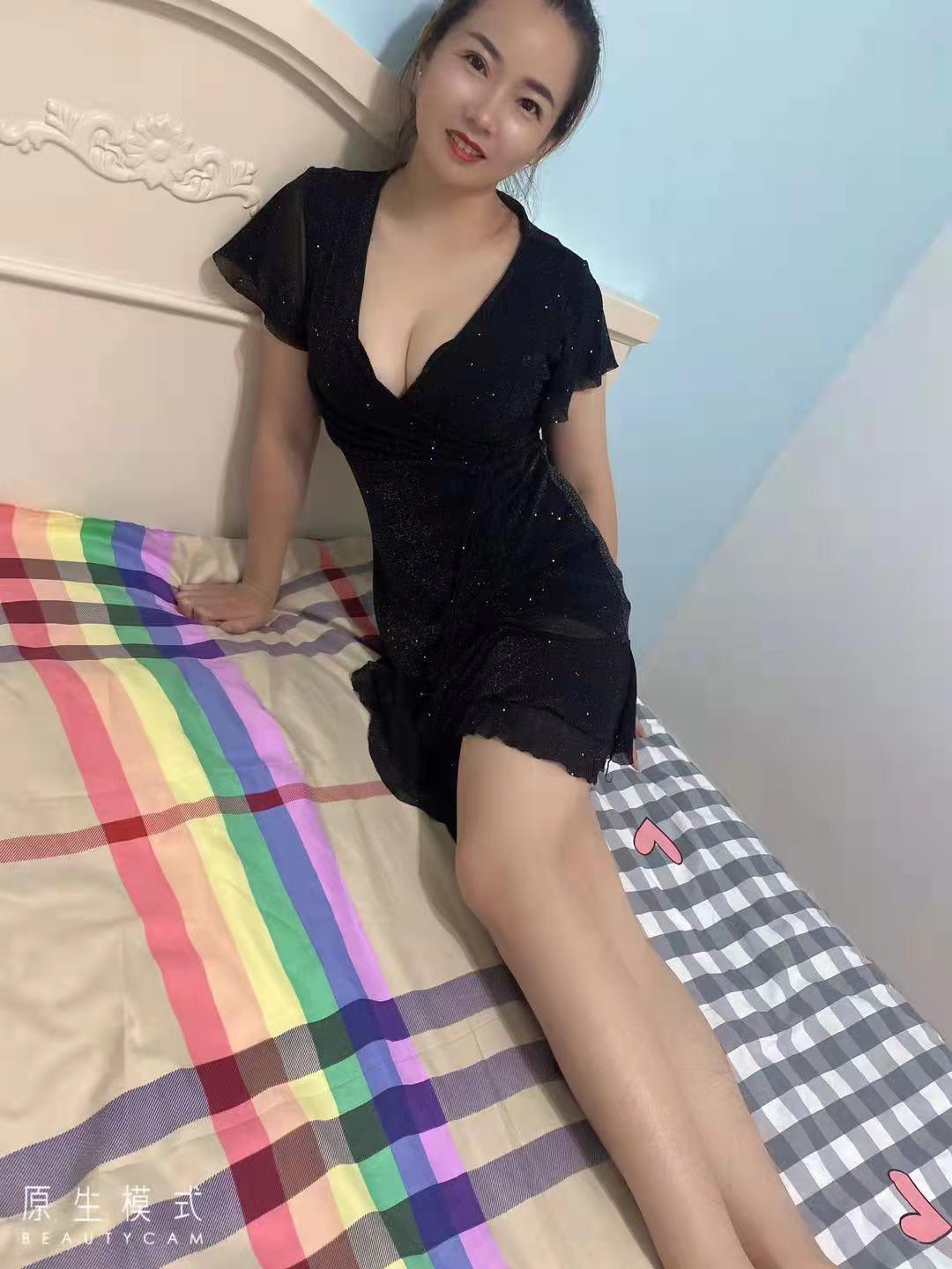 良家小少妇刚下水，颜值身材都靓，脾气温柔乐于献身体 第1张