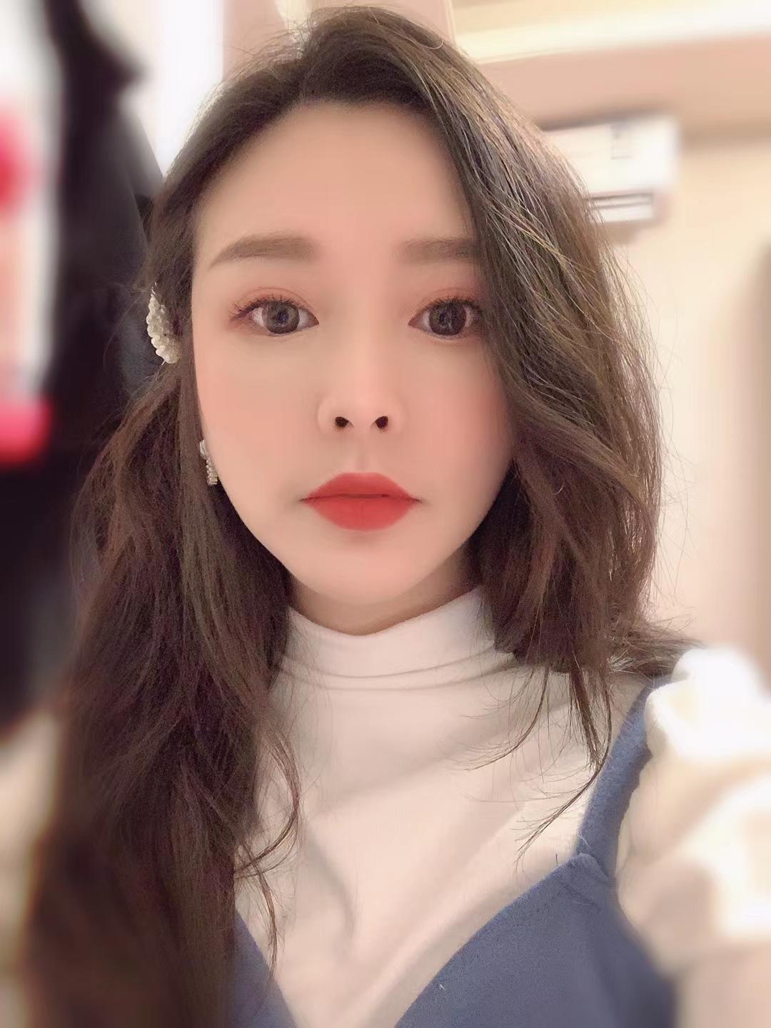 成都兰桂坊附近温柔璐璐美女身材好 第2张