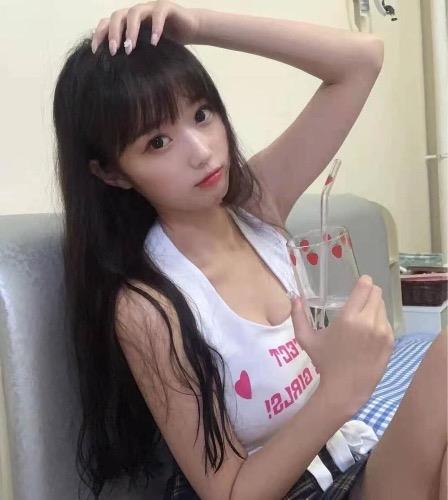嫚嫚小逼粉嫩，乳头像樱桃，爽！ 第1张