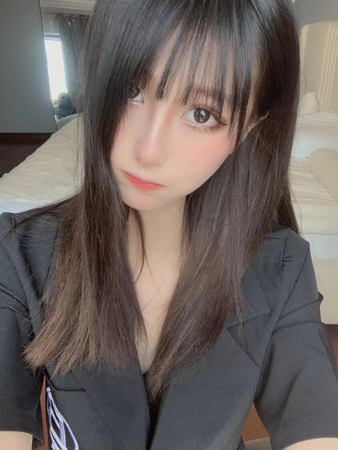 喷水长腿女神 第2张