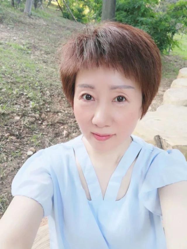 再来一个老熟女 第1张