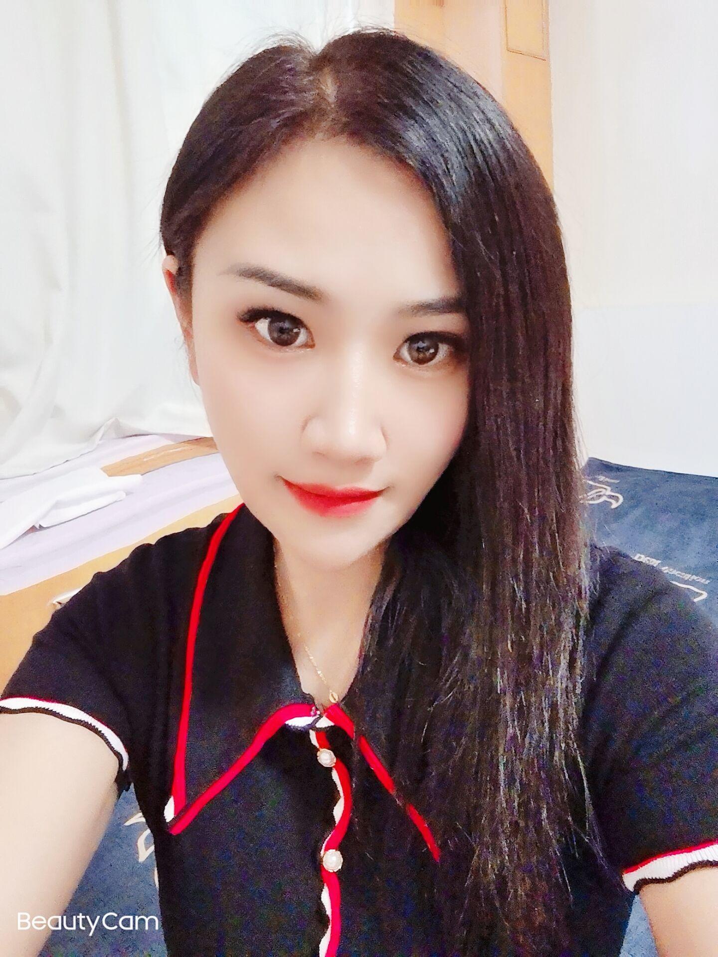红唇大波性感御姐 第1张