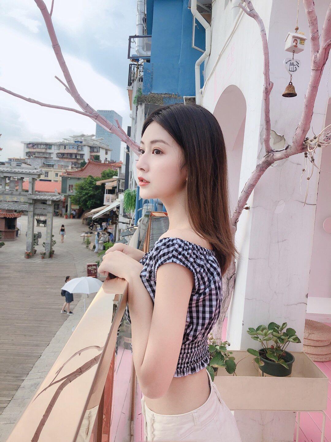 体验坛内青春派妹子宁宁 第1张