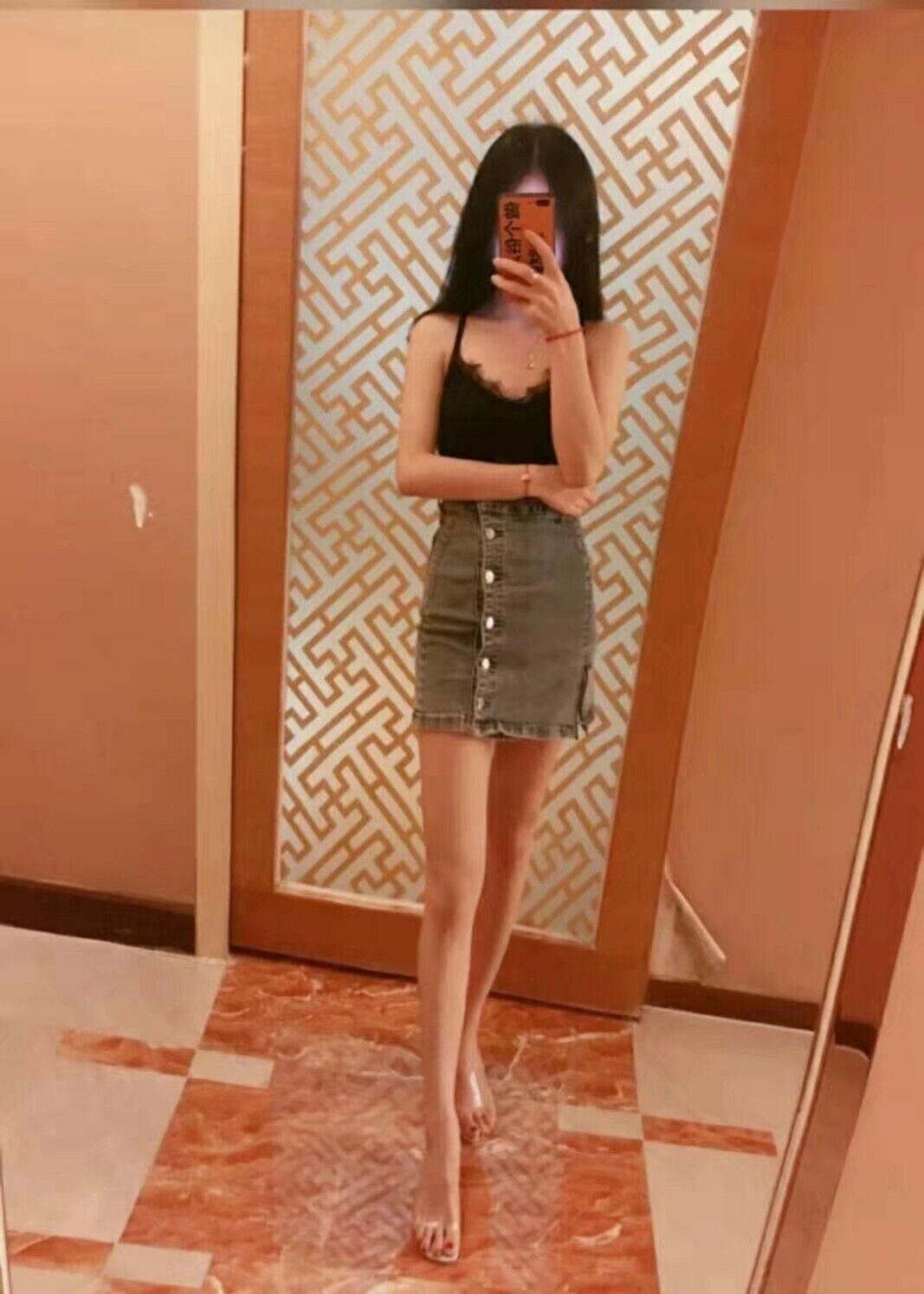 年芳十九，粉嫩妹子，长腿紧紧的 第2张