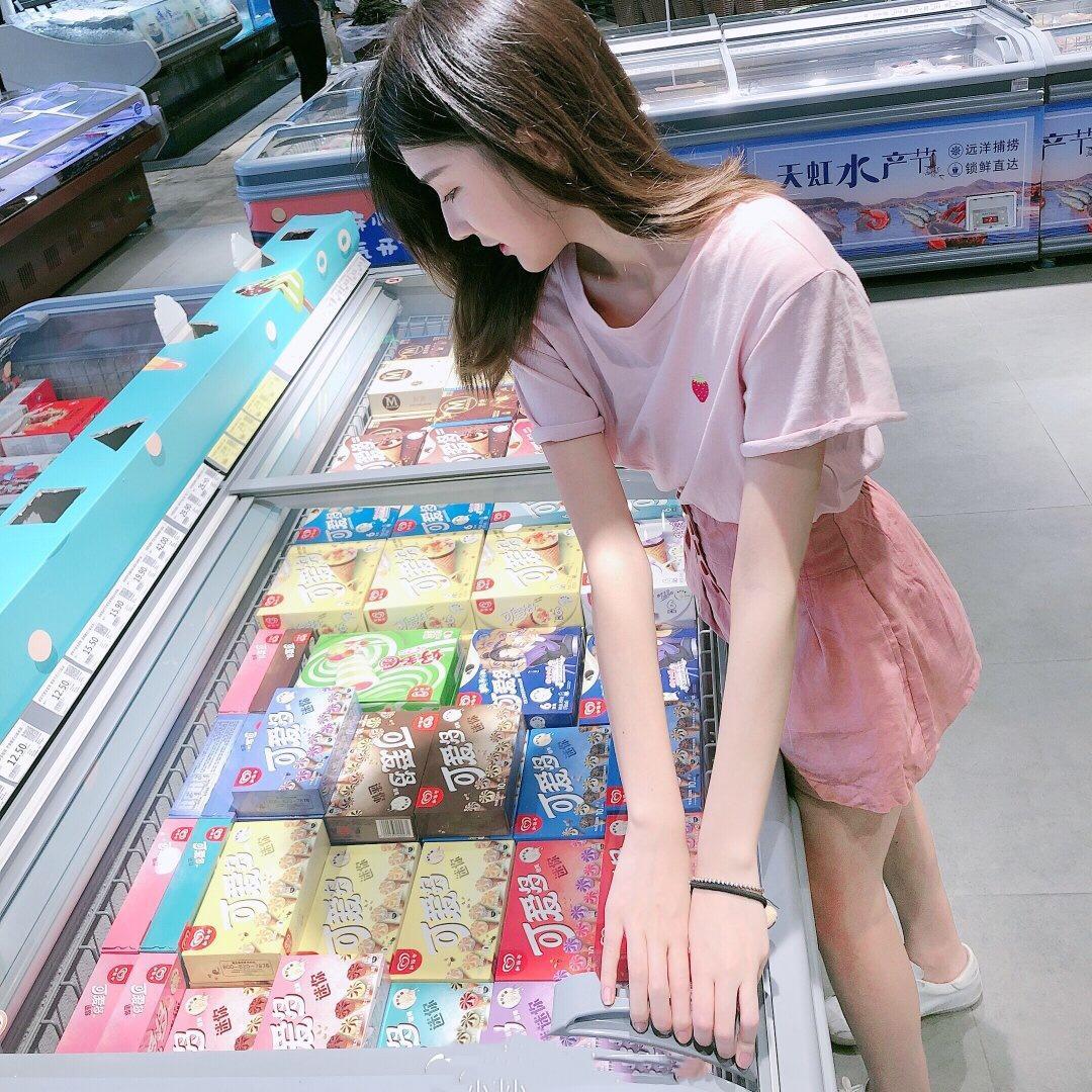 颜控的菜,眉清目秀,腿长逼粉,床上贴心如小女友 第3张