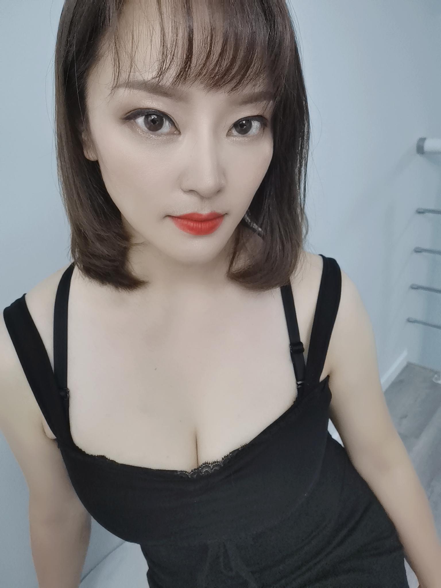 刚到京的成都女孩，苗条性感扛着操抱着操都行 第2张
