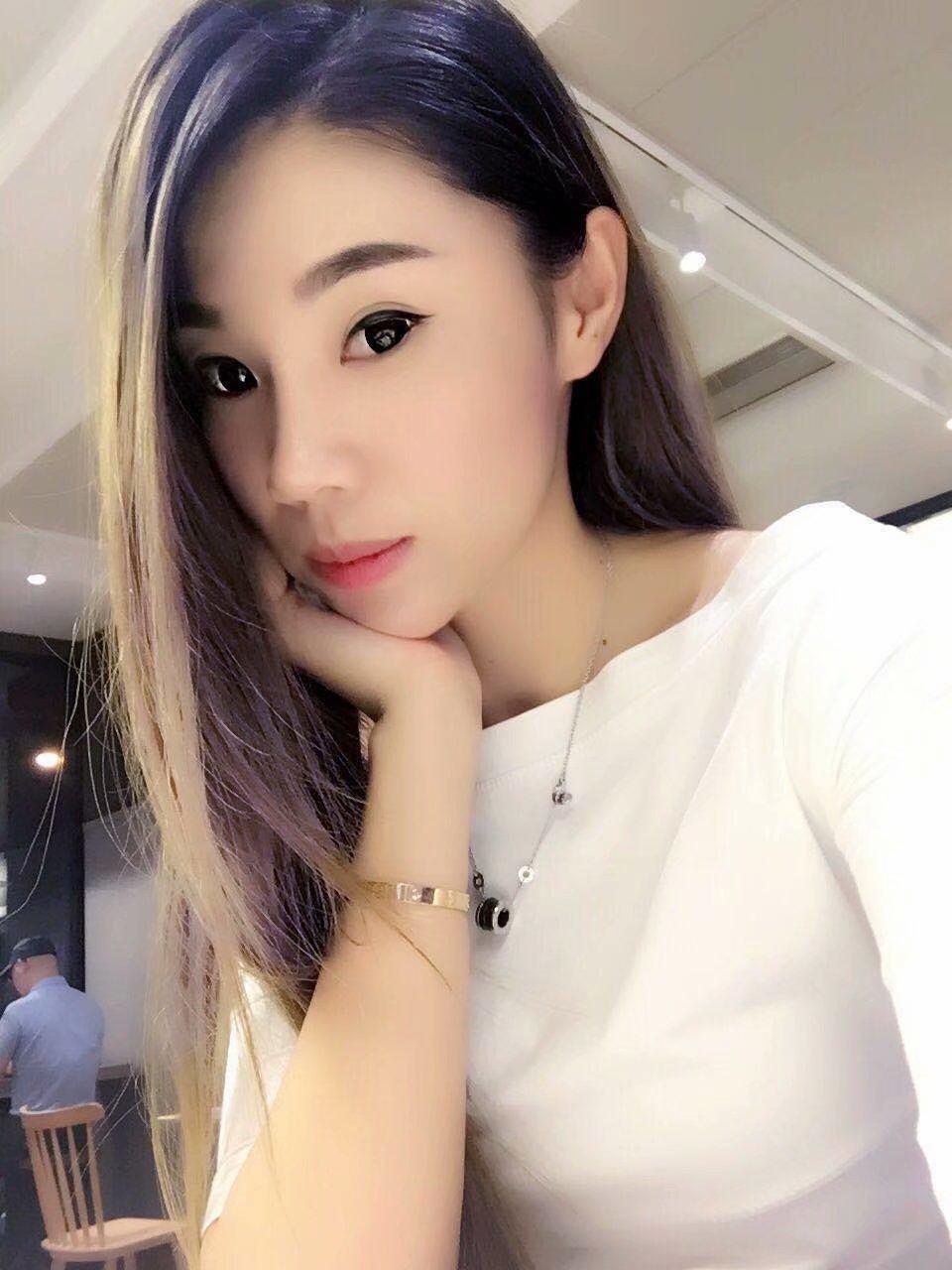 身高一米七的软妹子,颜值态度不错 第2张