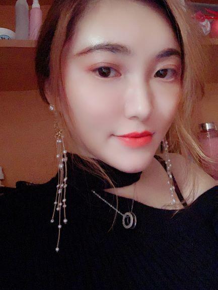 性价比很高很风骚的小姐姐 第2张