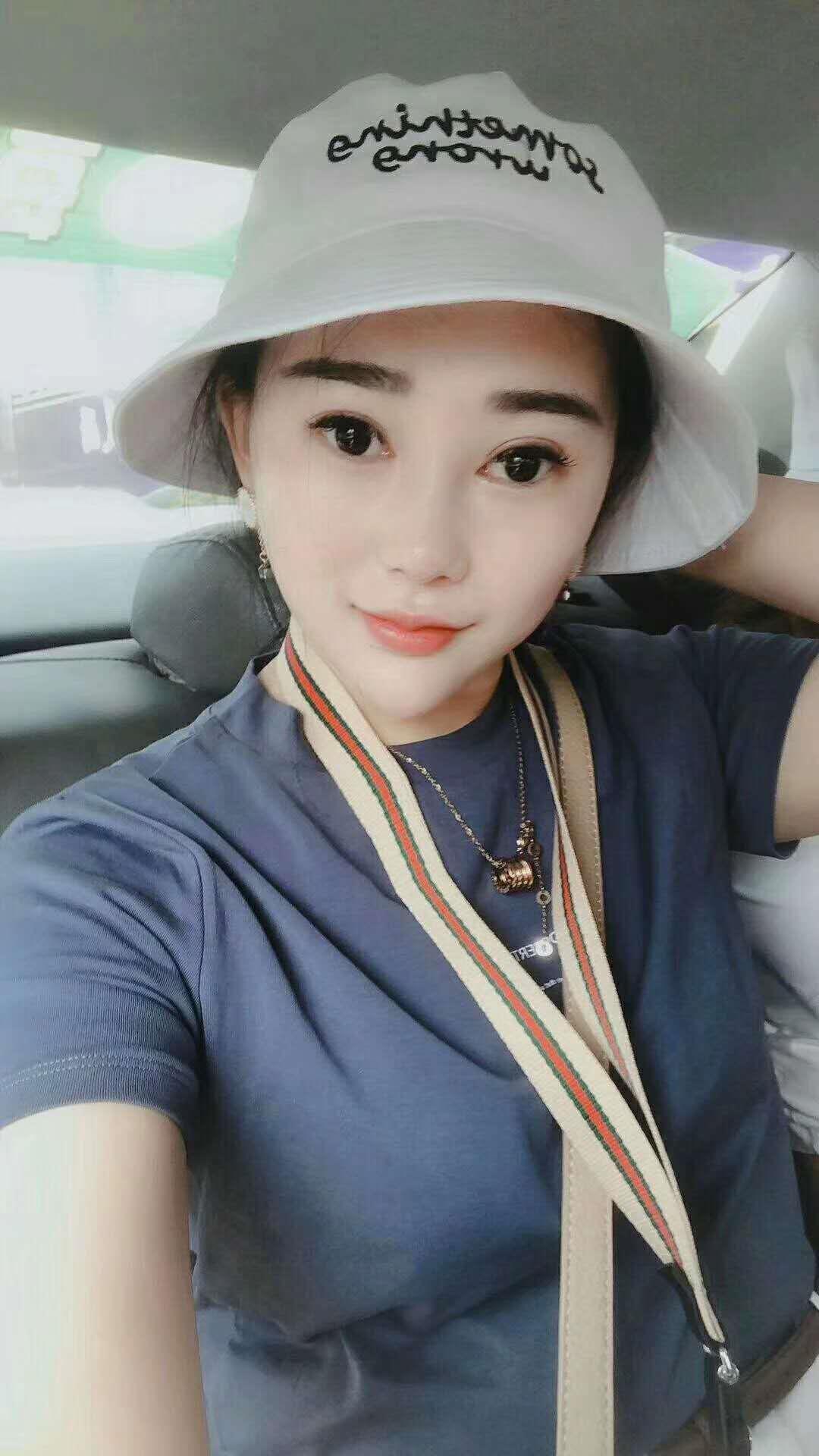 毕业应届生肤白嫩的湘妃，会一字马 第2张