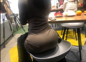 虹悦城巨乳妹纸 第1张