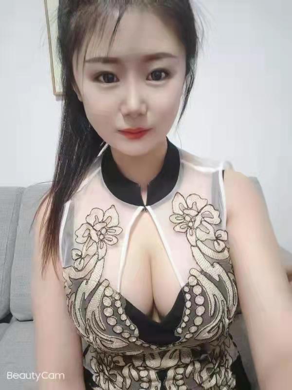 颜值端正，风情流露，三百系的极品大妞 第1张