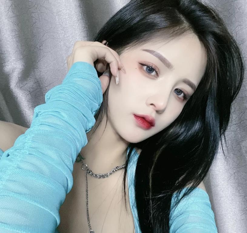 服务长相身材都拉满的妹妹 第1张