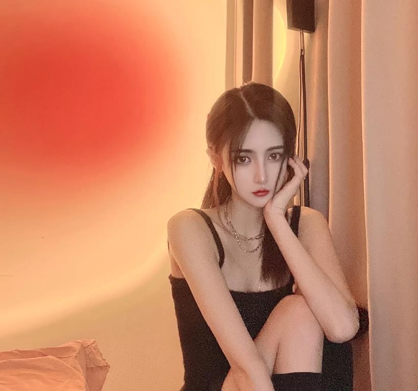 服务长相身材都拉满的妹妹 第2张