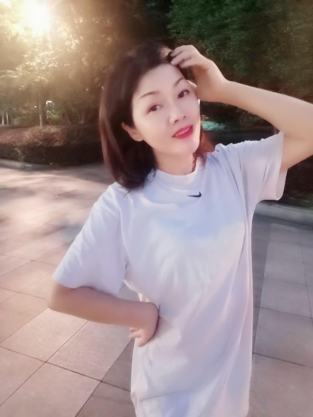 杭州中大银泰城气质熟女 第2张
