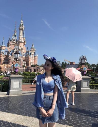 激情邂逅一个00后颜值身材都不错的美女 第2张