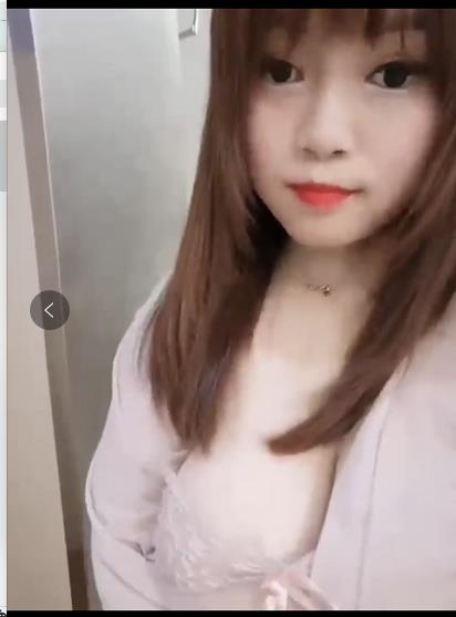 大波妹子36F一只手握不住 第2张