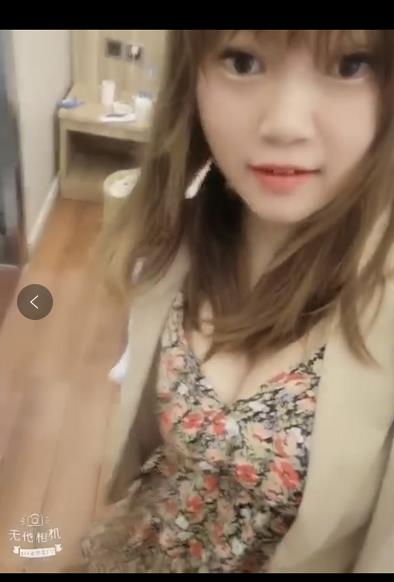 大波妹子36F一只手握不住 第3张