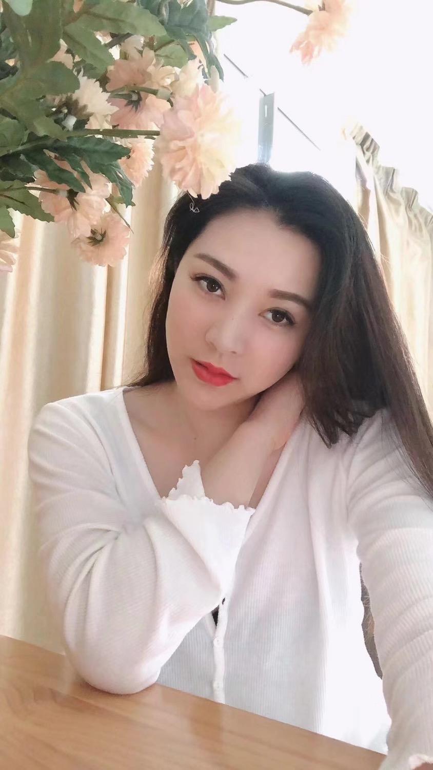 温柔似水的少妇 第2张