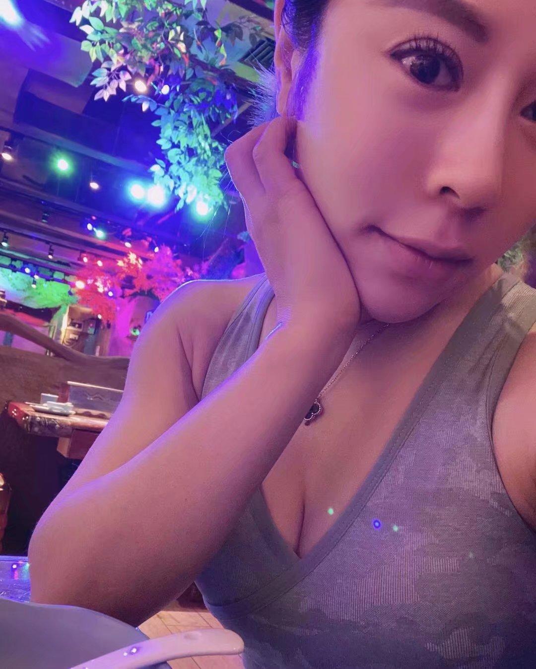南山大新地铁站小燕子老师，人美腰细 第2张