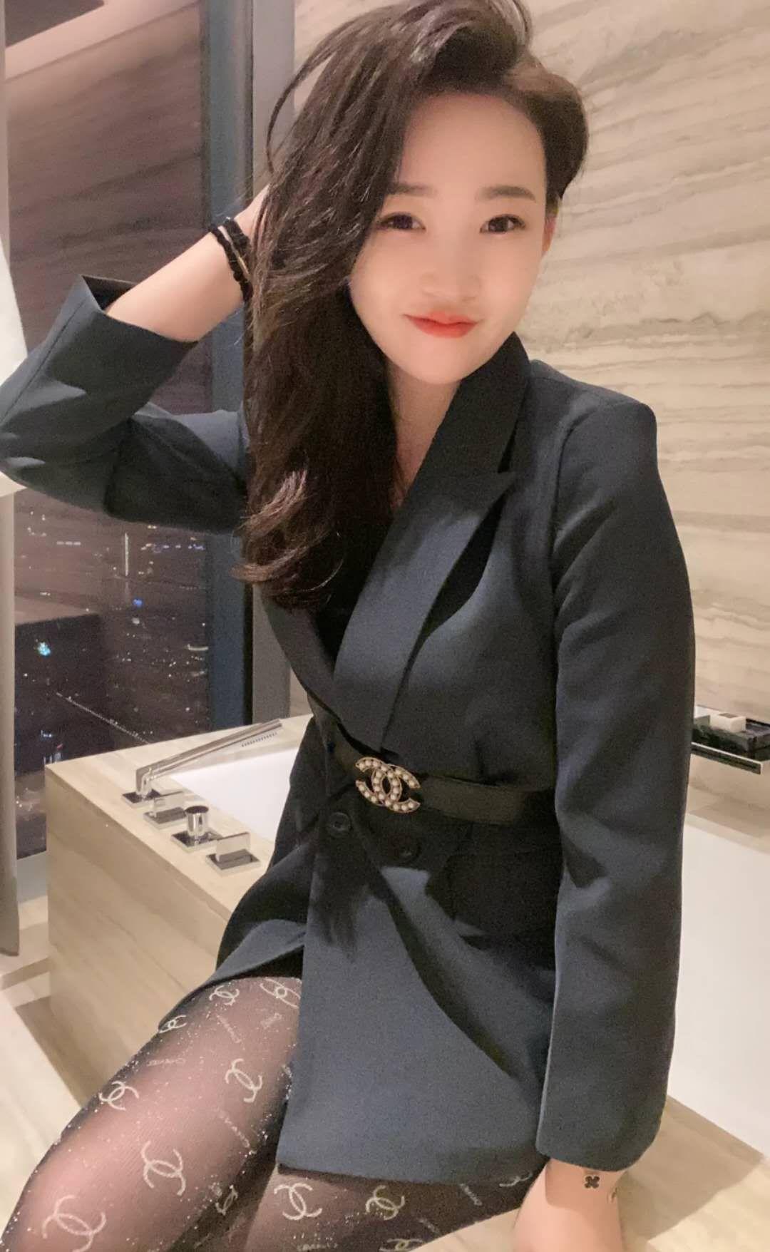 95年~~黑丝气质女神~物有所值 第1张