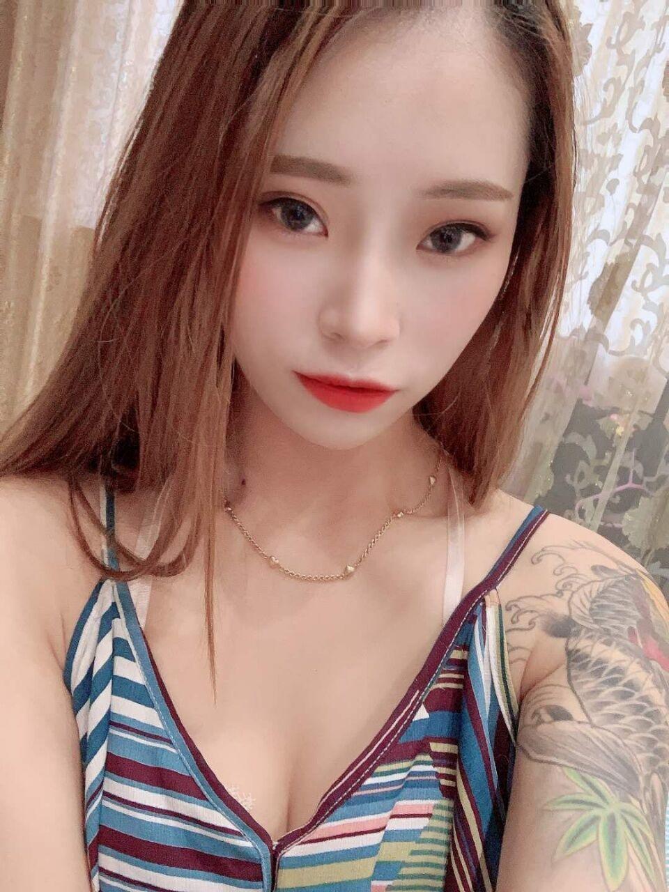 春暖花开了出来潇洒一下小妹挺不错 第2张