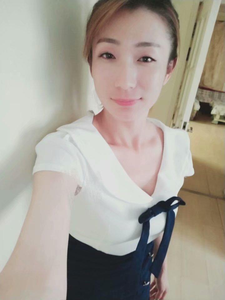 身材不错的轻熟少妇 第3张