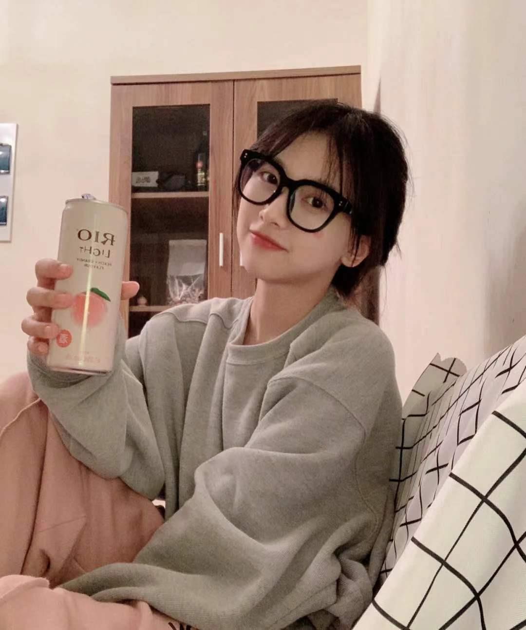 小家碧玉的小姑娘 第2张