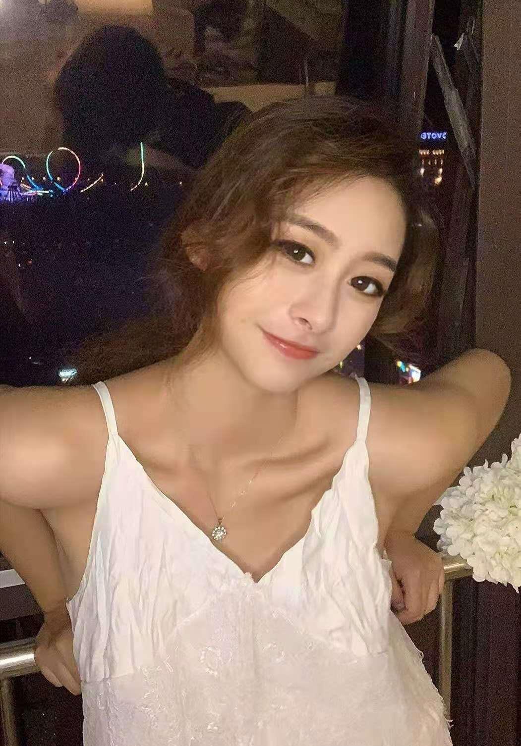 挺漂亮大美女 第1张