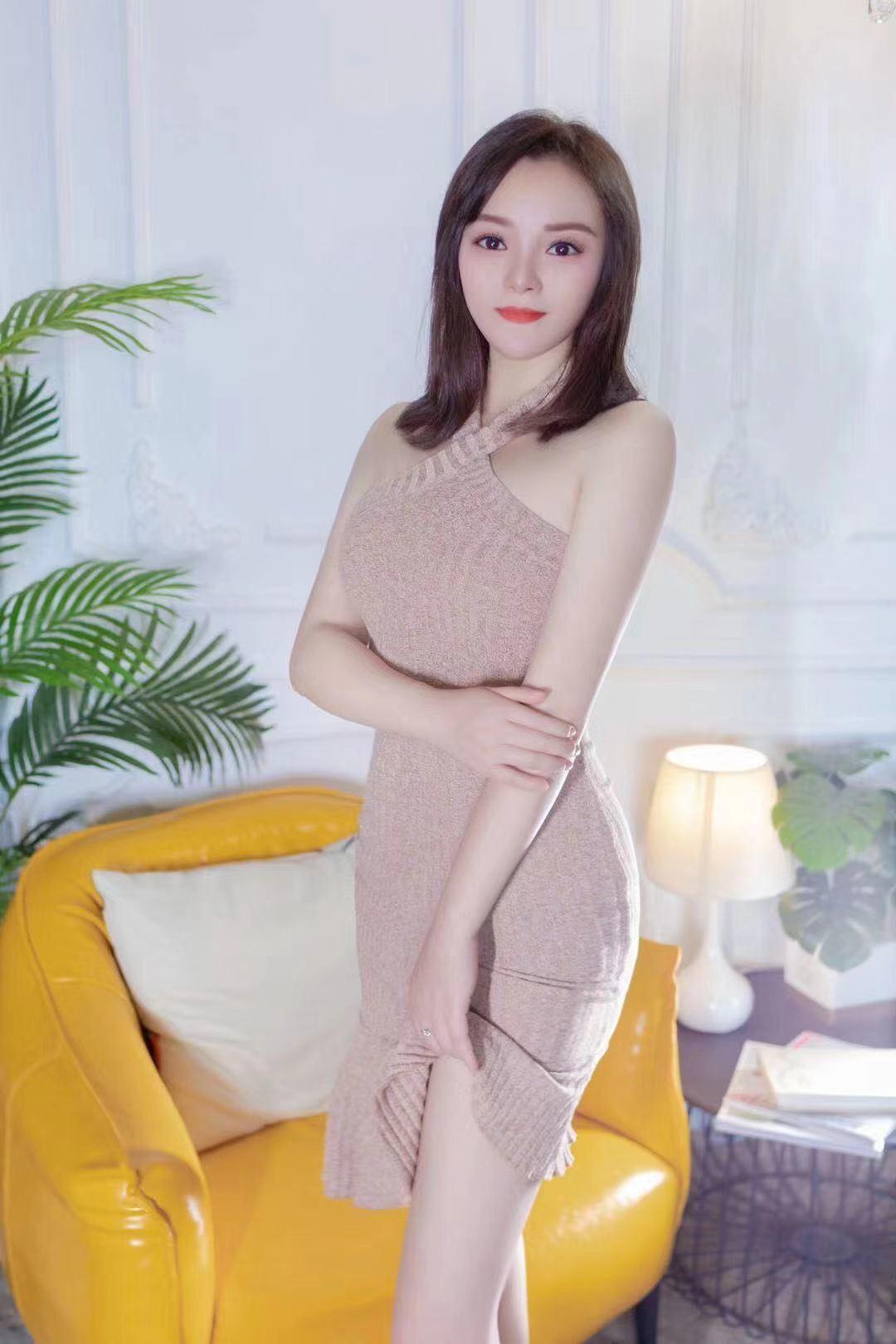 东莞服务系乖乖女,外表纯洁内心淫荡,艳舞舌吻颜射都有 第1张